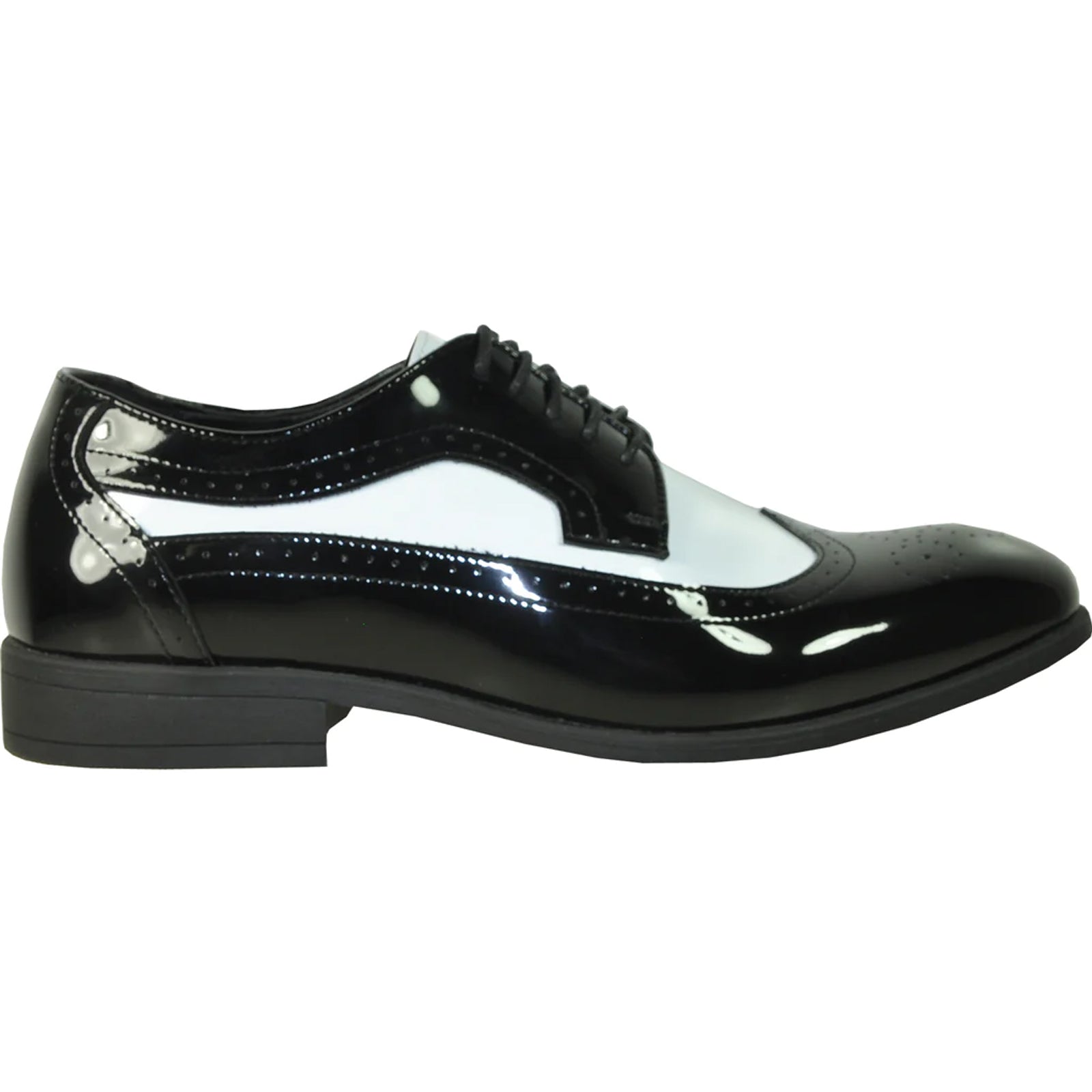 Model wearing two-tone wingtip patent lace-up dress shoe in black and white – TARLANO
