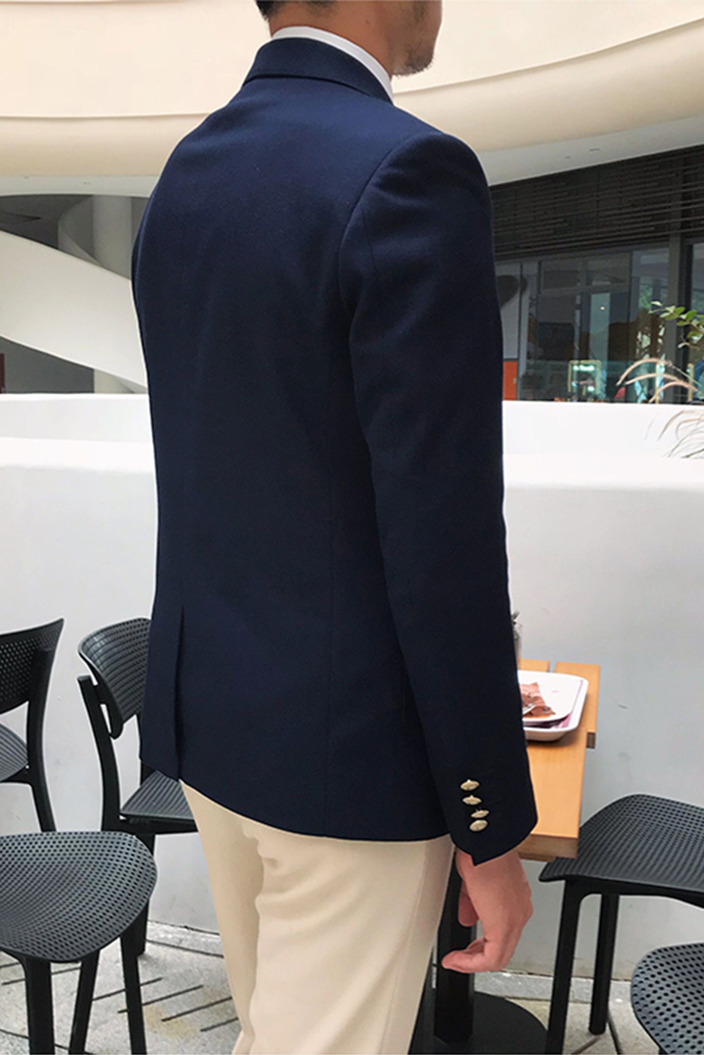 Model wearing navy notch lapel blazer – TARLANO