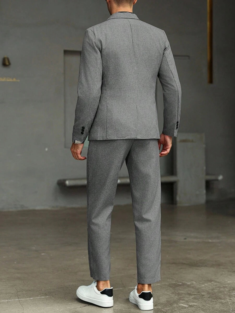 Model wearing two-piece suit set in black – TARLANO