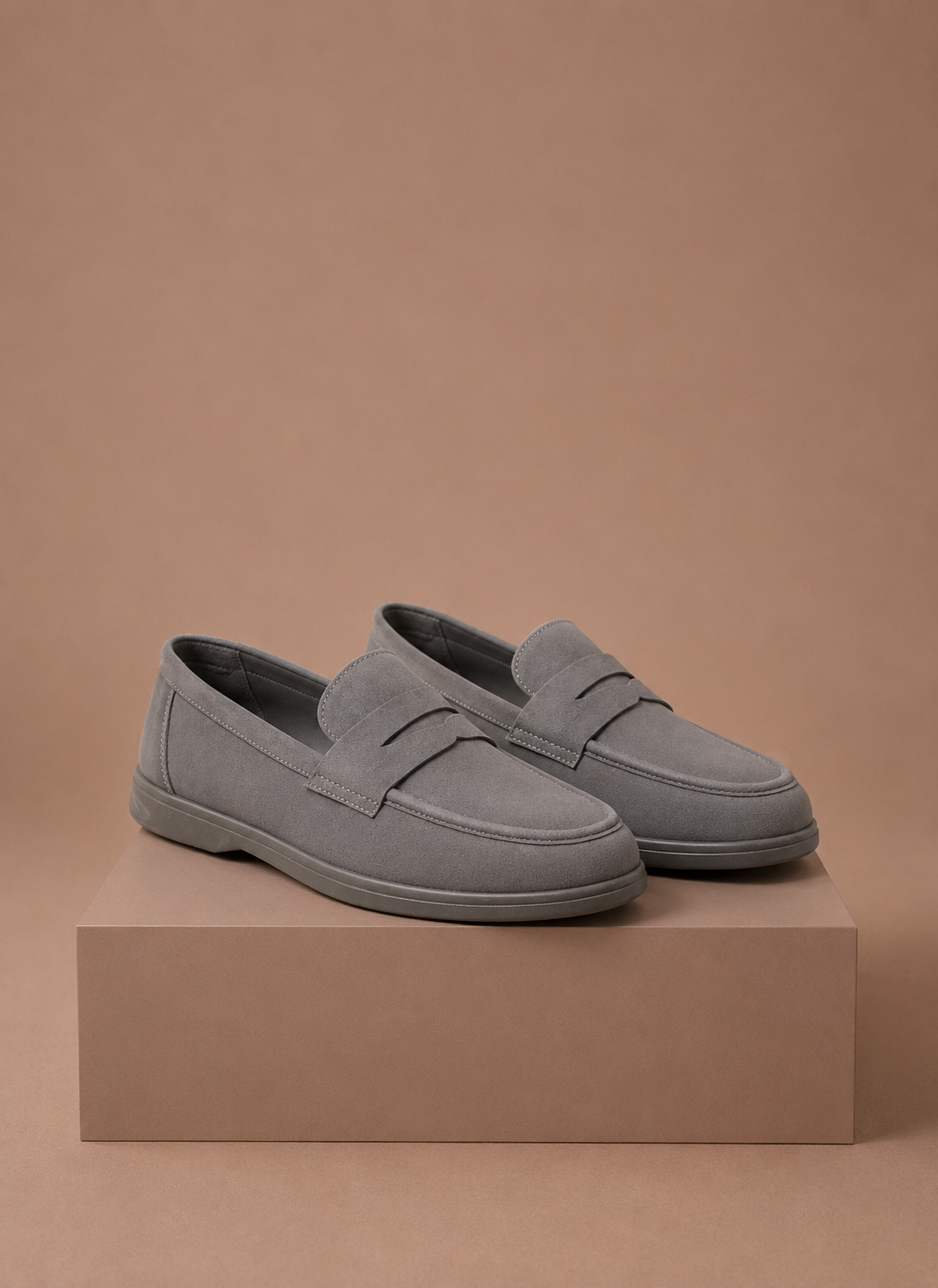 Lightweight slip-on loafer detail view – TARLANO